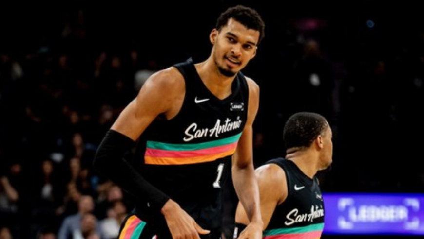 马刺遭尼克斯终结11连胜：文班25+13+4帽 布伦森24+7大桥25分