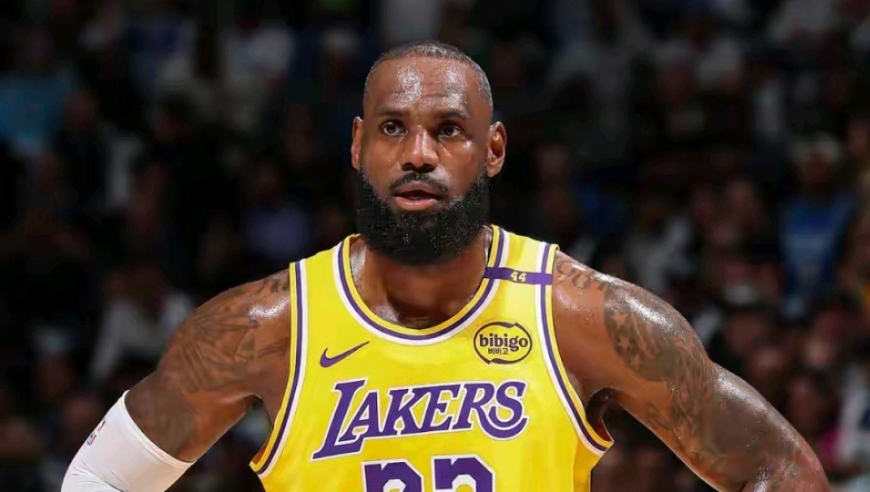 詹姆斯复出首战引爆全场！11分12助攻转型组织大师，全队欢呼沸腾