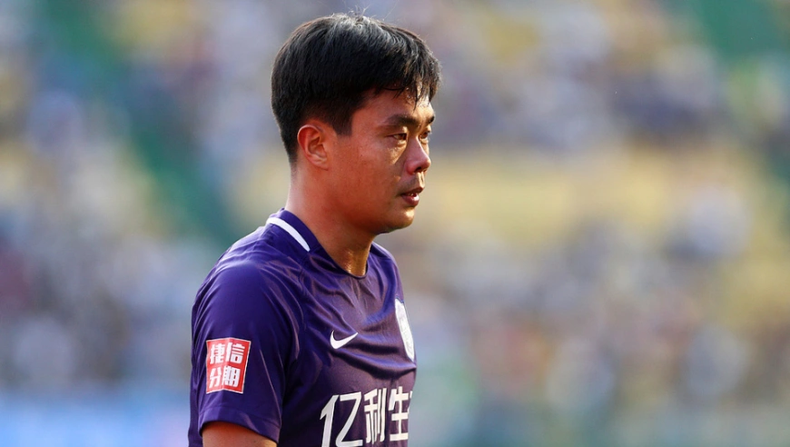 唏嘘！38岁前国脚收35万踢假球，判刑1年罚款10万，曾随队夺东亚杯