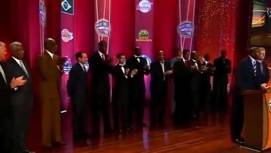 满屏都是大佬！梦一队入选名人堂时的阵容到底有多豪华？