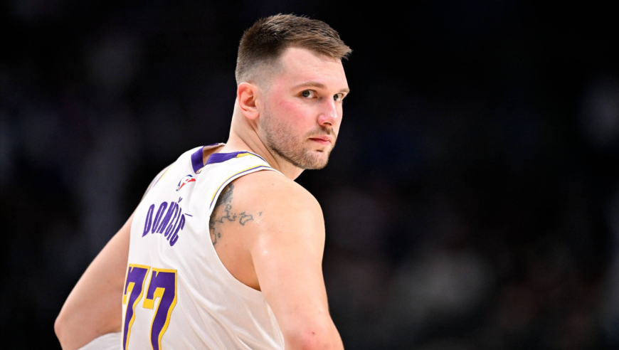 当选全明星票王！东契奇本赛季状态究竟有多离谱？| 议起复盘