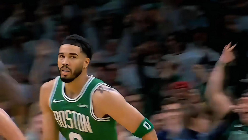 逐渐适应！塔图姆复出战vs独行侠半场集锦：招牌5分5篮板5助攻