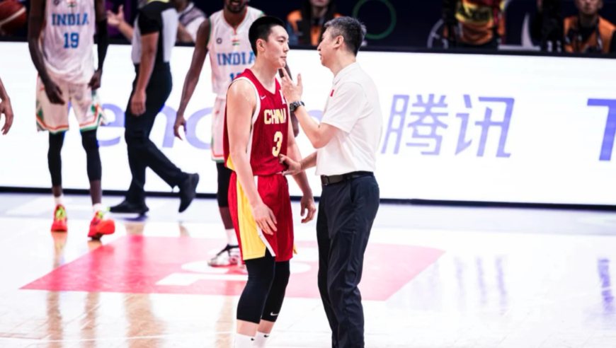 杨毅：胡明轩手感7中0时郭士强坚持用他 换成杜锋早被骂亲儿子了