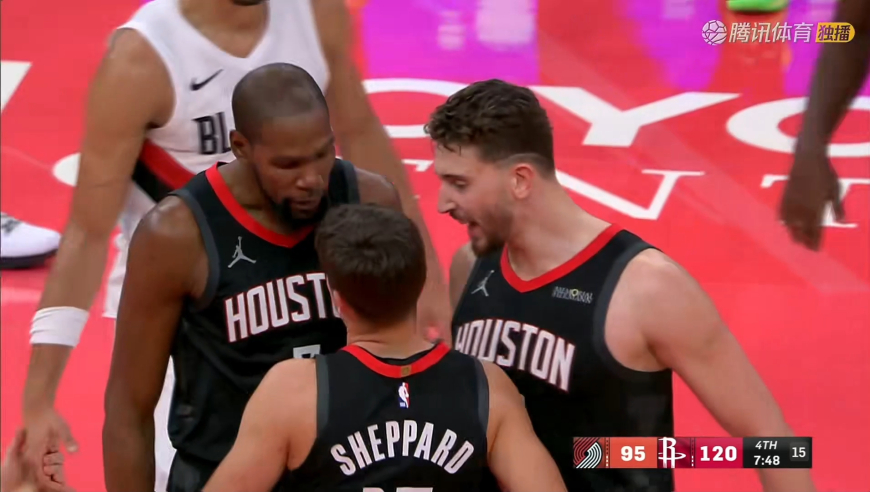 氛围太棒！谢泼德连拿5分又飞身抢断 杜兰特申京直接上前摸头鼓励
