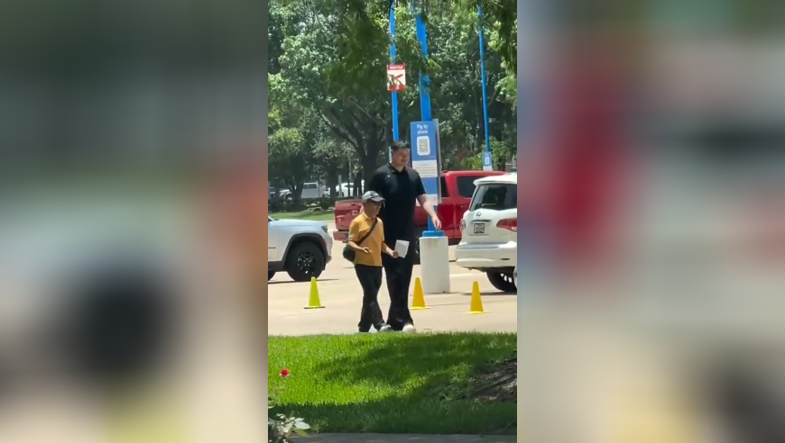 故地重游了！姚明和妻女近日抵达休斯敦 姚沁蕾已经比她妈妈高了