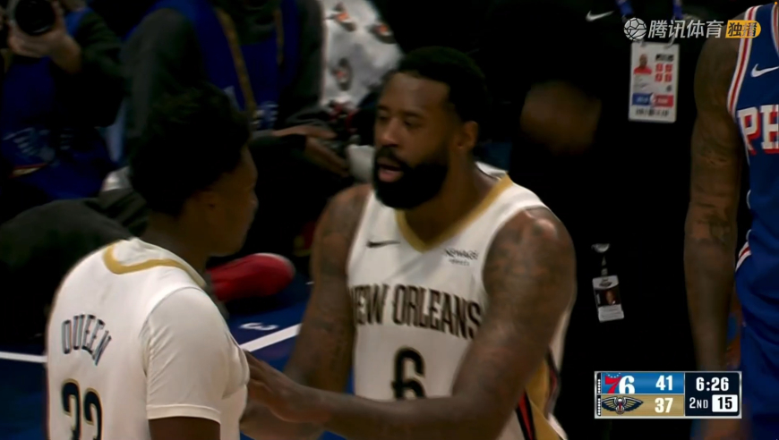 冲突！庄神篮下故意推奎因后者报复 前者吃T小乔丹及时阻止队友上头