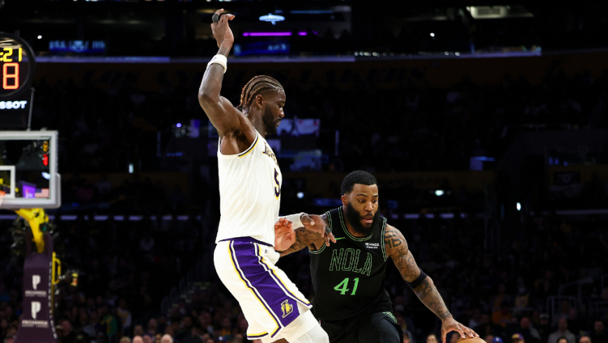 顿宝变顿顿饱！湖人艾顿vs鹈鹕22分12篮板4盖帽：9投7中疑似受伤