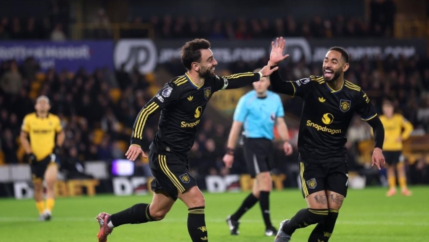 追平切尔西升英超第6！B费2射1传一战造2大神迹，曼联4-1复仇狼队