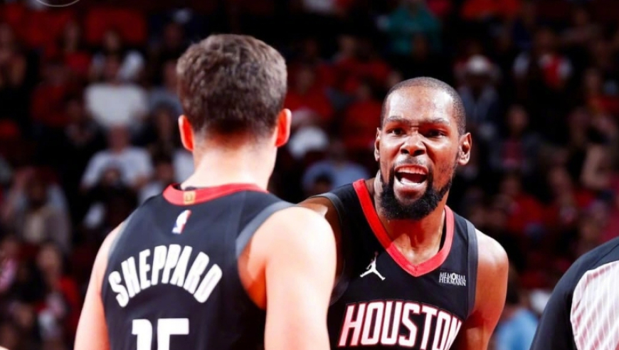 爆冷输8分，尴尬输13分，夺冠热门暴露短板！或许拆队才有机会冲冠