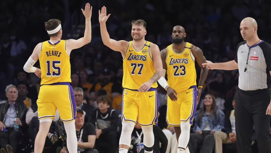 NBA：里夫斯拒绝8920万续约，湖人完成2换1，太阳两笔运作达成