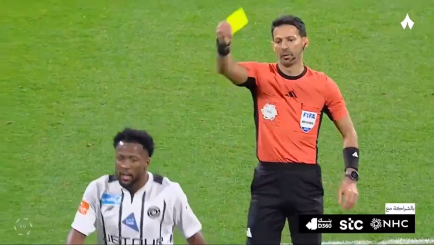 性质恶劣！沙特联球员朝裁判吐口水，VAR介入黄改红，或被长期禁赛
