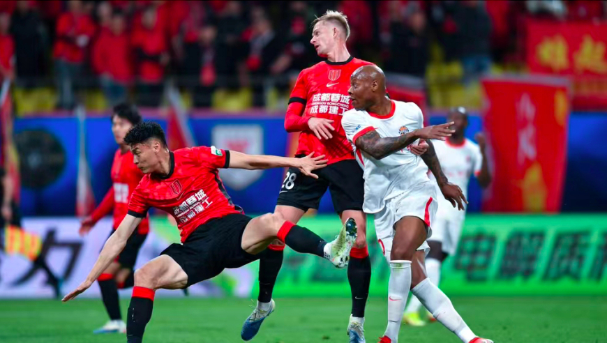 中超：蓉城1-0海牛两连胜领跑 罗慕洛角球破门 牟鹏飞屡送神扑难救主