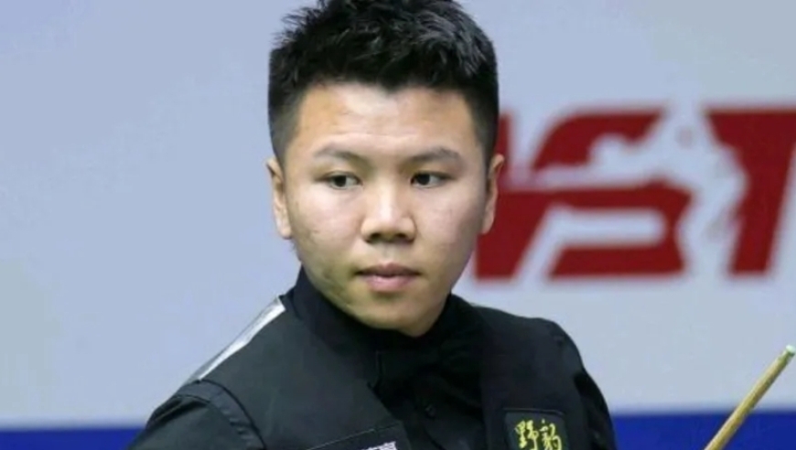 周跃龙三连鞭又虐布雷塞尔，英格兰公开赛高调挥拳，挥吧挥吧!全村支持你