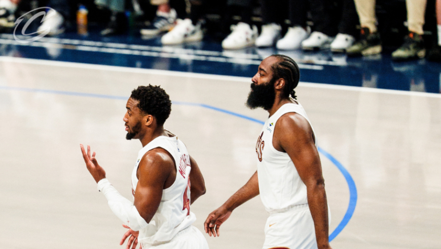 哈登出战10胜3负！骑士五人上双大胜独行侠 莫布利29+7弗拉格25分