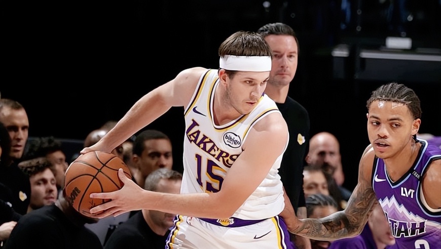 老詹复出=湖人质变？数据揭秘：触球时间创新低，却激活全队进攻