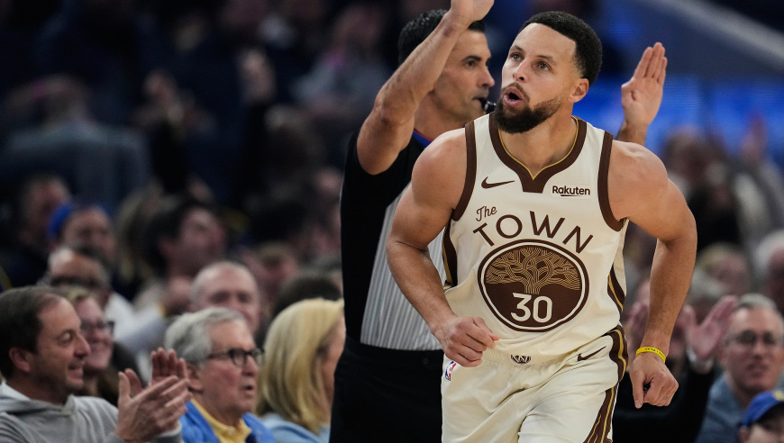 6记三分轰27+10，库里又创历史纪录！勇士11战8胜错峰策略获奇效