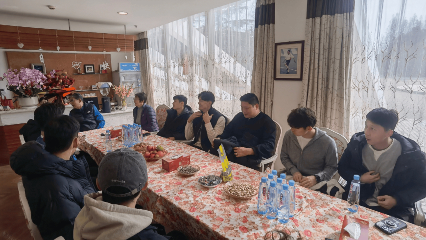 徐根宝迎来82岁生日，崇明基地各代弟子登岛为老帅祝寿