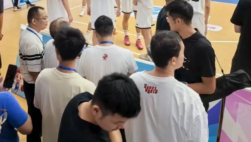 广东男篮7分惜败！徐杰背打徐昕，焦泊乔上演首秀，杜锋徐昕和好