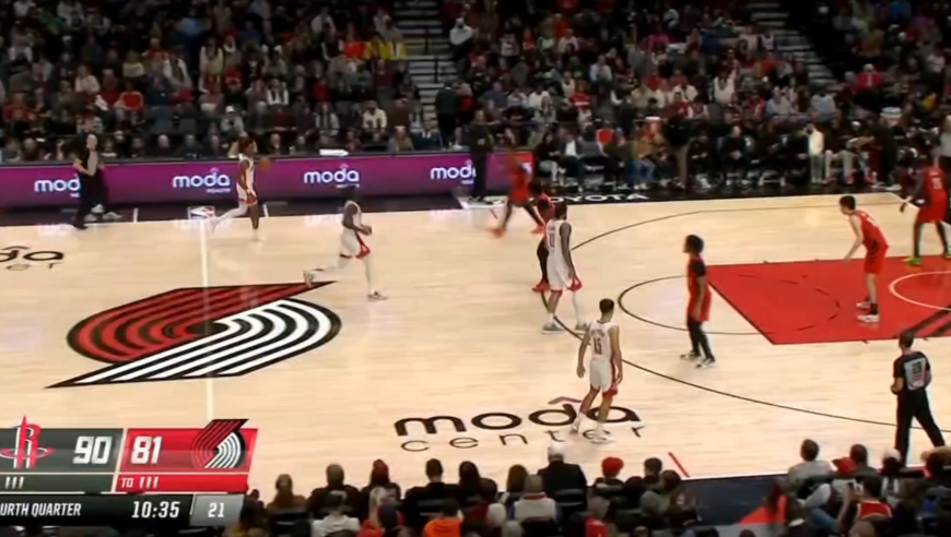 杨瀚森积极缠绕亚当斯 接到夏普传球后柔和的抛投命中