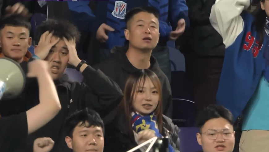 打不进比打进难！回看路易斯大单刀踢飞，申花球迷惊出表情包