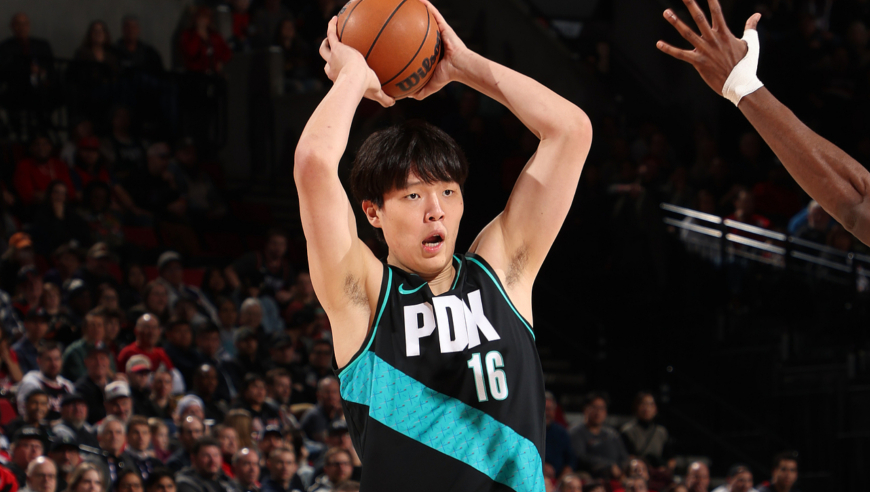 时隔八场再战NBA！杨瀚森vs太阳9分5篮板3助攻1盖帽：真成长了