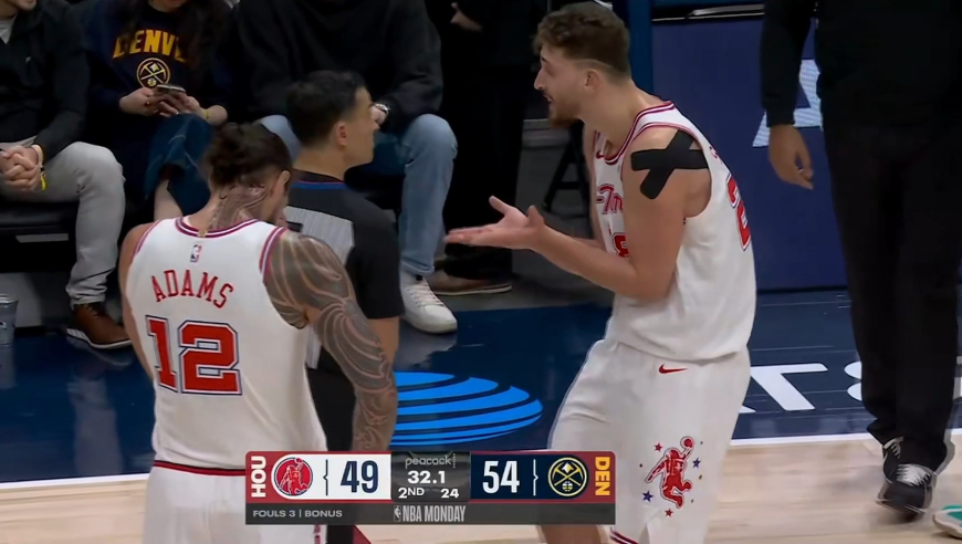 暴怒！申京不满判罚疯狂向裁判摊手抱怨 乌度卡急眼冲进场双双吃T