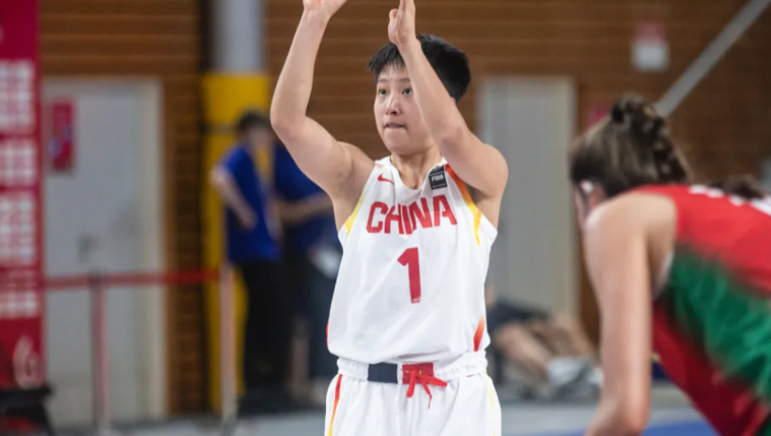 宫鲁鸣征召19岁小李梦：19+11闪耀世界杯 1.81米篮板王天赋卓绝