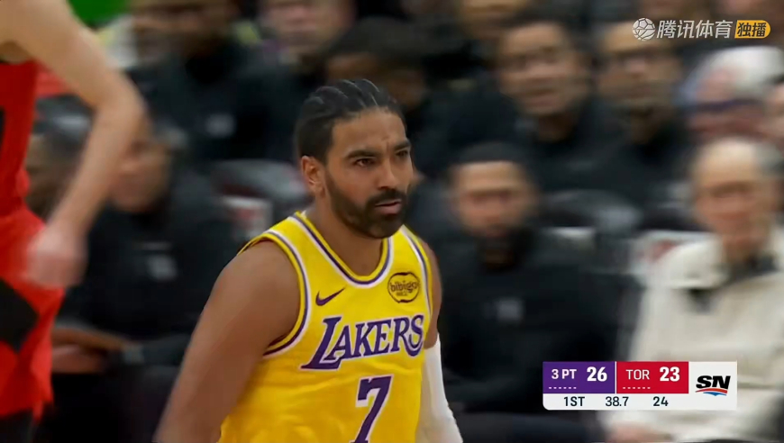 对飚！文森特三分及时止血 猛龙三分回应后史密斯又造三罚