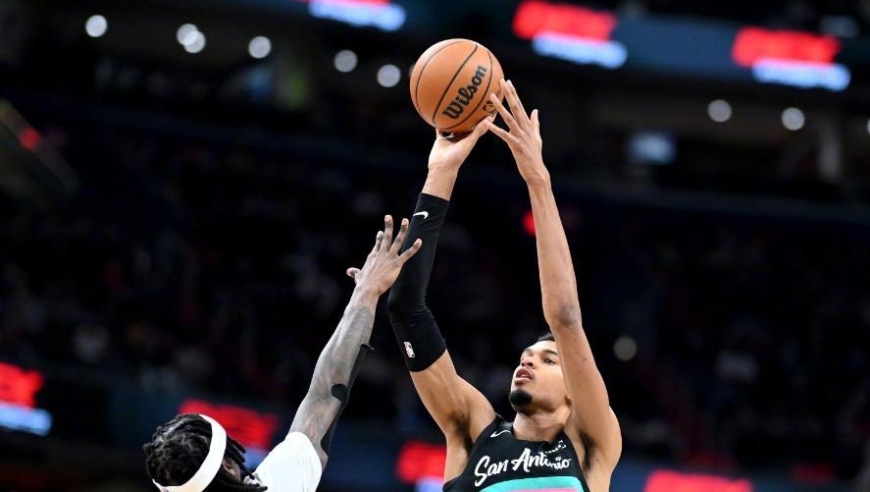 文班亚马替补12+5+3，亚历山大33分难救主，马刺20分大胜雷霆