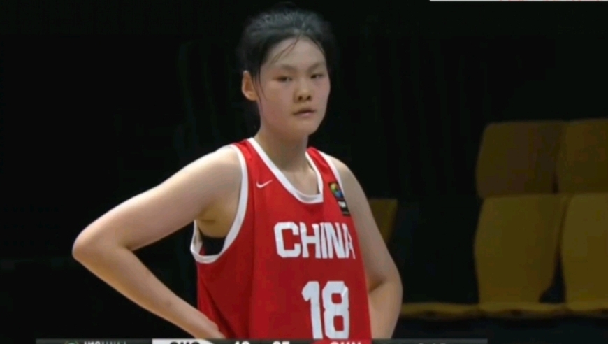 攻防俱佳！中国U16女篮次节打出气势 半场反超日本女篮