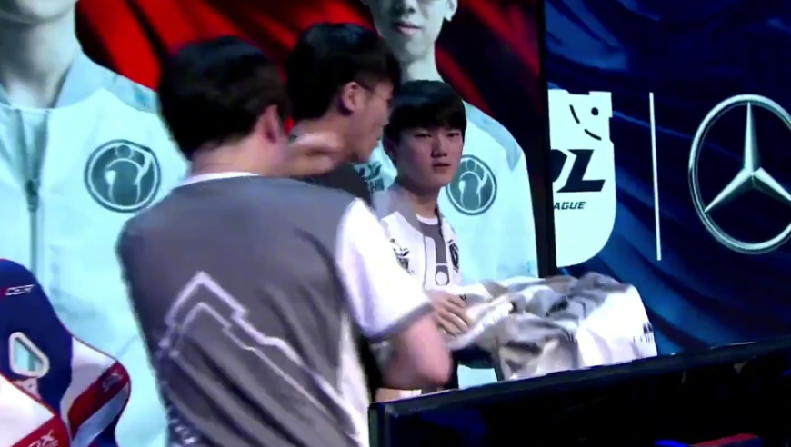 LOL：姿态唯一高光时刻，打哭三圣一帝的Rookie，哥的炼金猛不猛