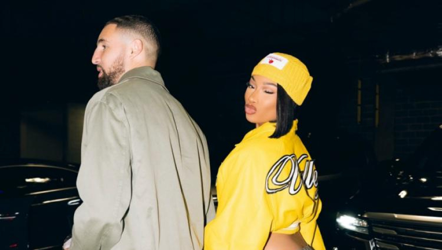 克莱女友晒观战独行侠照！手牵手离开球场 梅根面对镜头俏皮眨眼