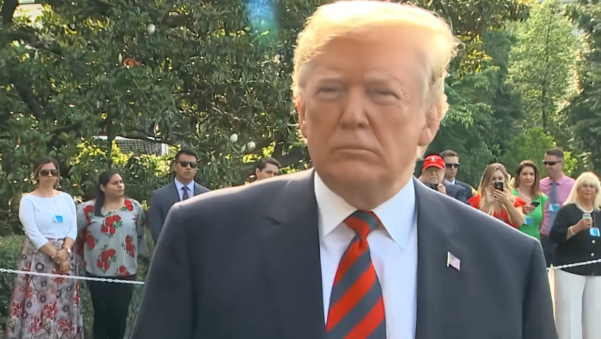 特朗普称曾帮科比劝架，如今却和詹姆斯乔丹等人反目成仇！