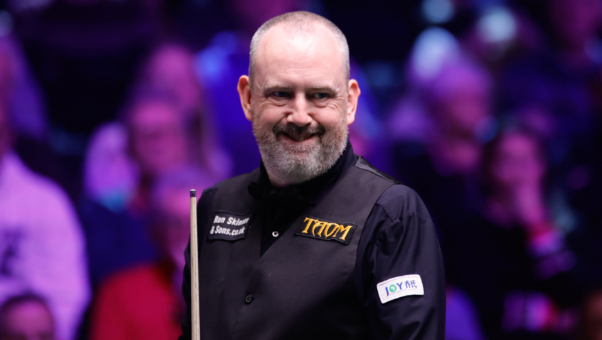 两次贴球失误被罚8分 马叔索性放飞自我 第三杆直接炸裂射进红球