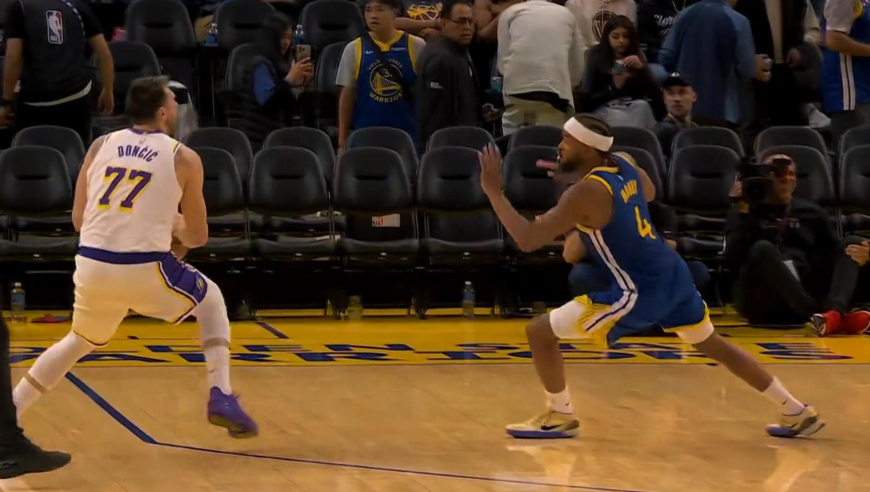 卢卡发威！东契奇连中三分+詹姆斯助攻艾顿 湖人领先勇士逼近30分