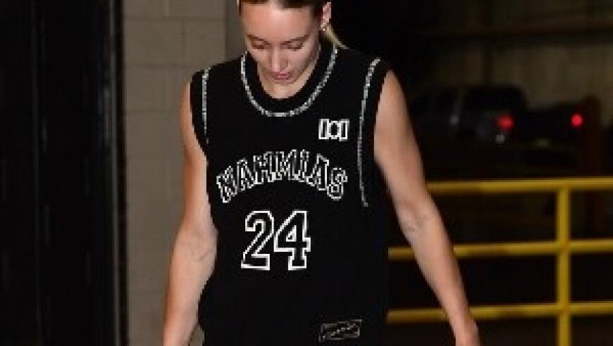 WNBA状元佩奇晒照 NBA众多单身汉点赞：布克、普尔、雷霆三人~