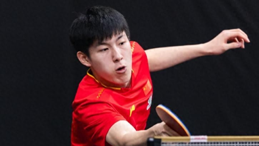 祝贺！国乒新年首冠即将诞生：18岁小将爆冷世界冠军，决赛会师队友