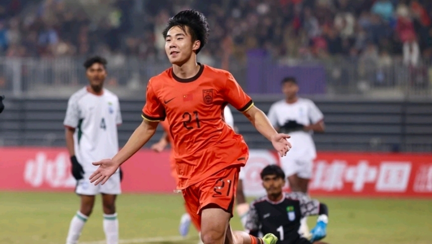 国足罕见扬眉吐气！少打1人仍复仇亚洲杯冠军，剑指世界杯，下场比赛已确定