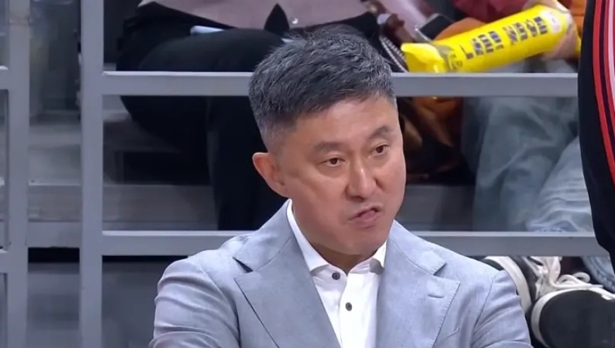 0分钟雪藏MVP！骂到球员抑郁！杜锋把广东豪华阵带成笑话，球迷跪求下课