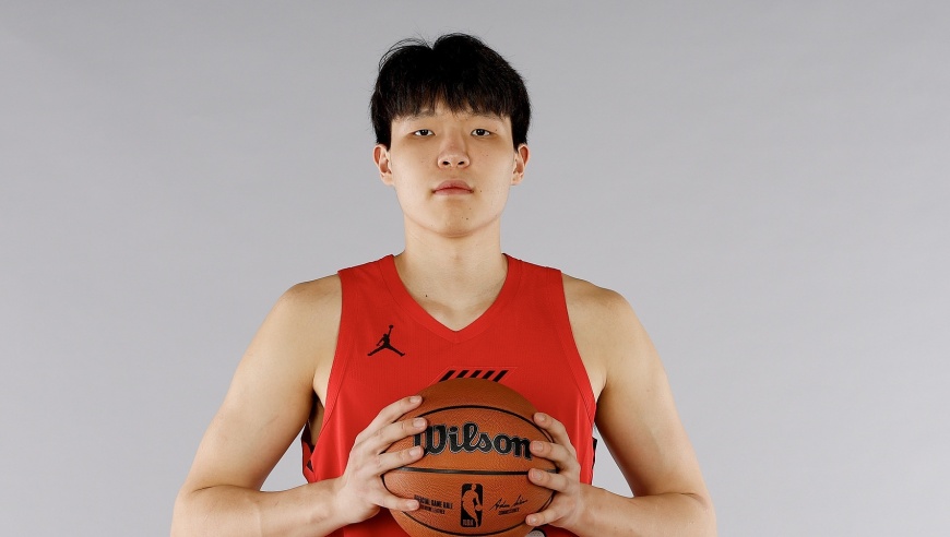 19:30开打！中国男篮VS委内瑞拉，杨瀚森行程扑朔迷离，谁会首发