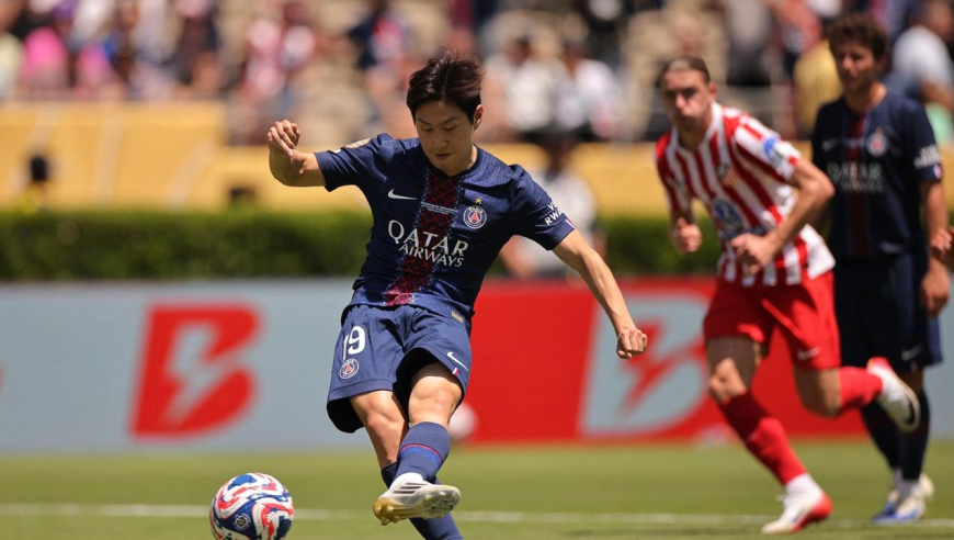 压制！速看巴黎4-0马竞：李刚仁破门奥布拉克被干扰朗格莱抗议染红