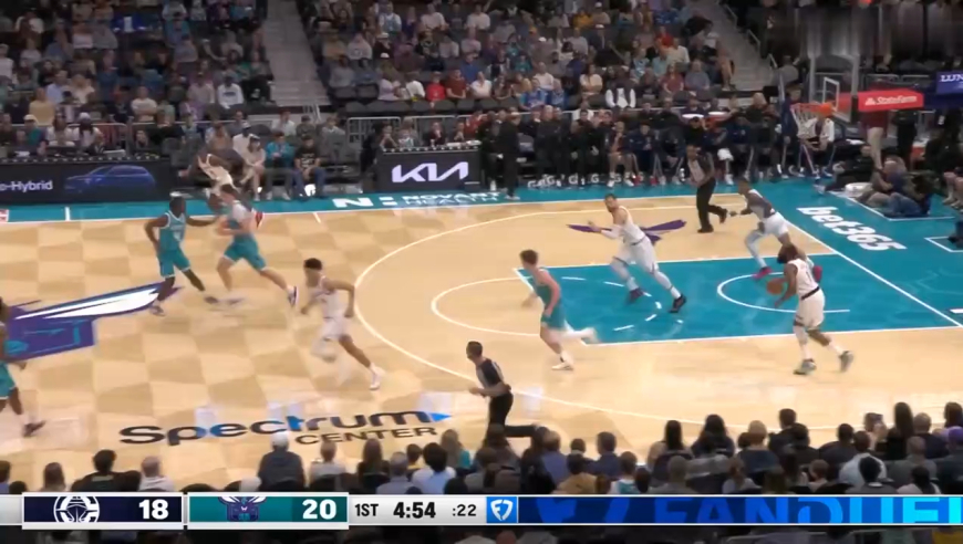 天神下凡！慢镜还原哈登狂轰10记三分爆砍55分全过程，全场沸腾