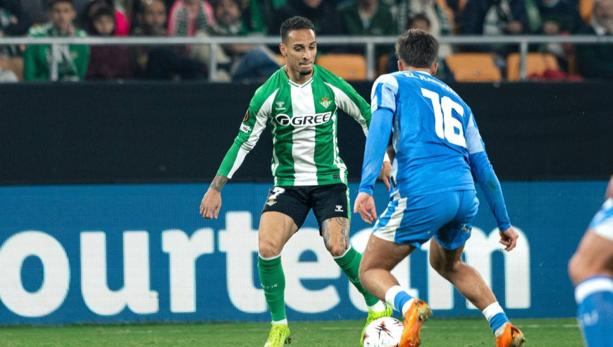 谁说安东尼没身体，欧战一把撞开对手逼抢，送出精准助攻