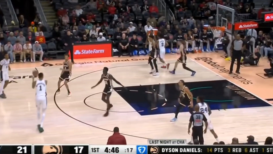 文班超远劈扣 惊艳全场