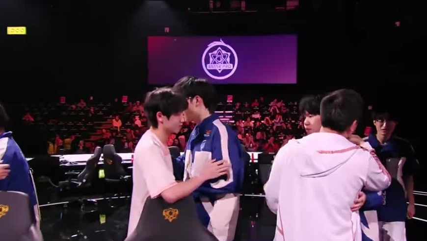 王者荣耀：eStar三比二战胜RNGM，夺得B组两连胜，亮宇竟然还在测试队友的强度!