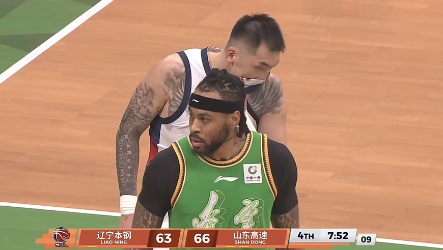 CBA悲喜夜！山东送辽宁3连败，上海造30分惨案，积分榜前2名差1分