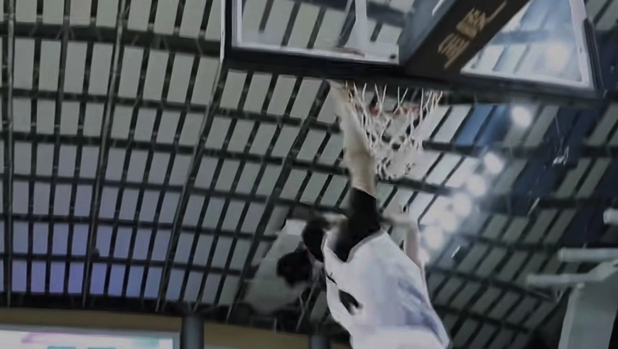 创造历史！张子宇在全运会中完成扣篮