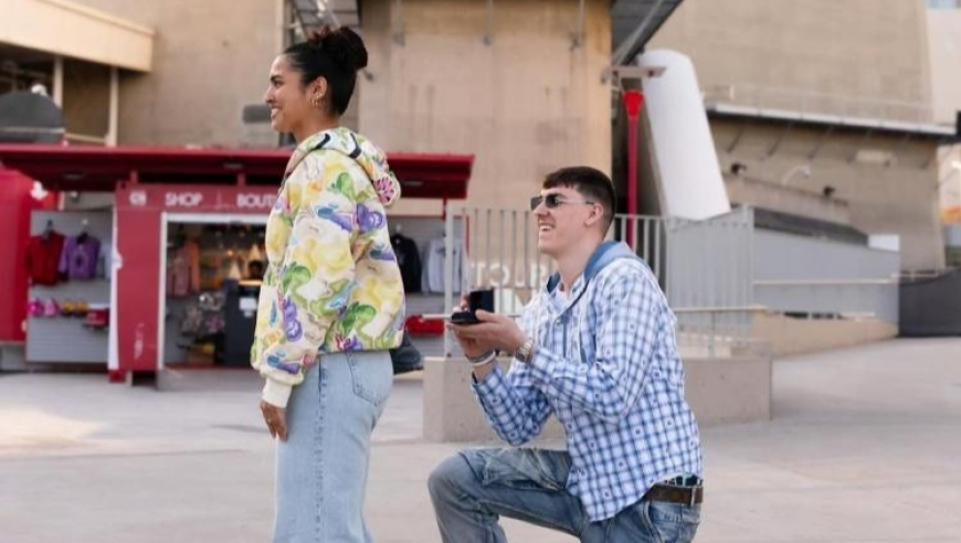 湖人新援自曝完成订婚！与未婚妻在飞机上邂逅相爱 单膝跪地求婚太浪漫