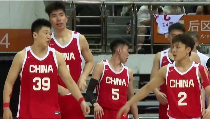 男篮3分险胜波黑！3位球员遭网友怒批：这水平像国手？