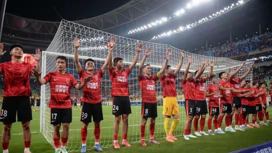 要争冠了，泰山国脚再次被挖角，成都蓉城亲自前往济南，誓要拿下该国脚